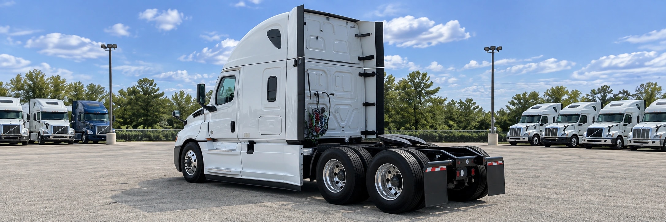2017 Freightliner — photo 2 of 4